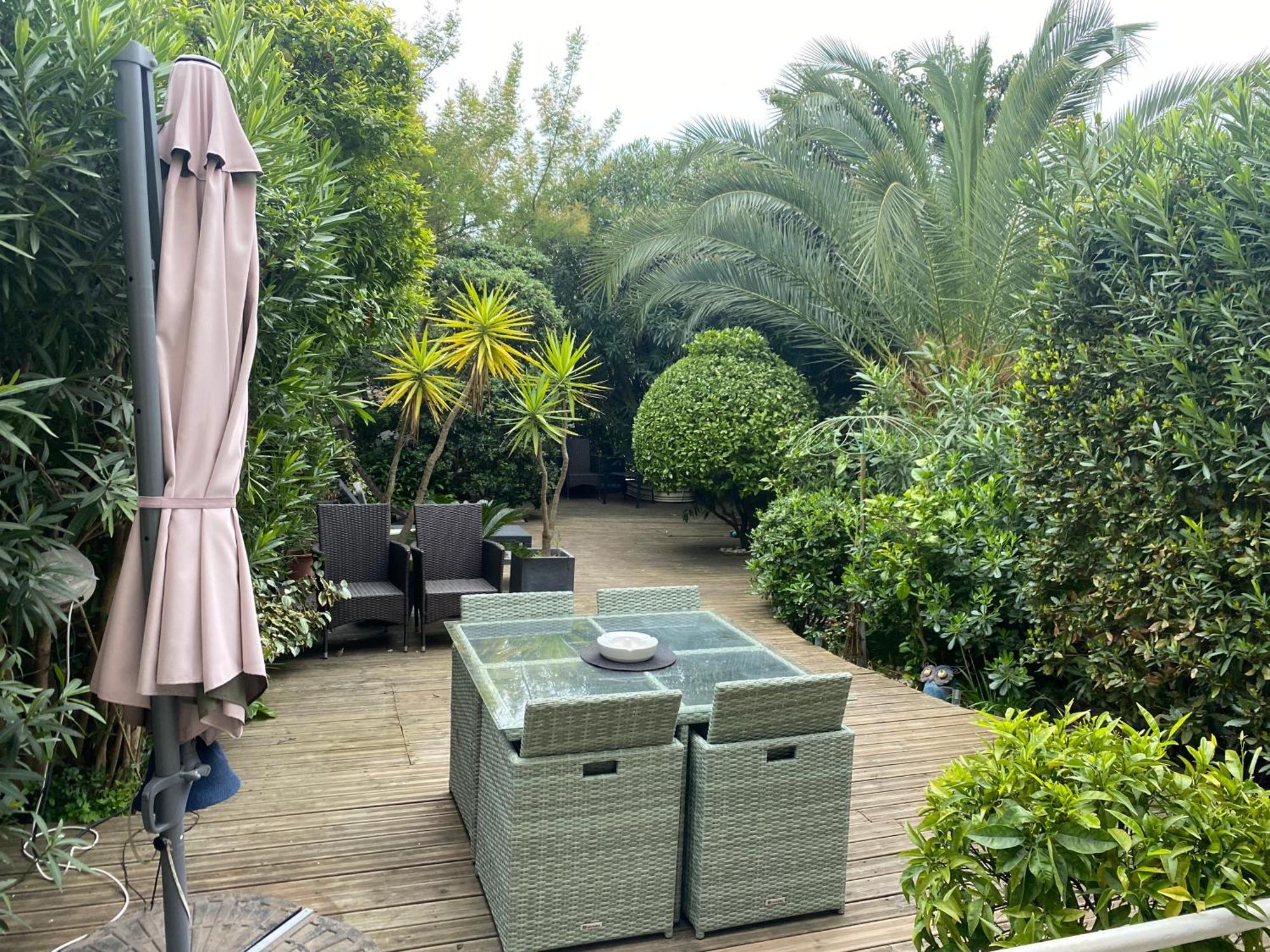 Apartment Only 60m To The Beach, 2 Bedroom Cozy Apartment, 80m2 Big Garden, Very Cannes