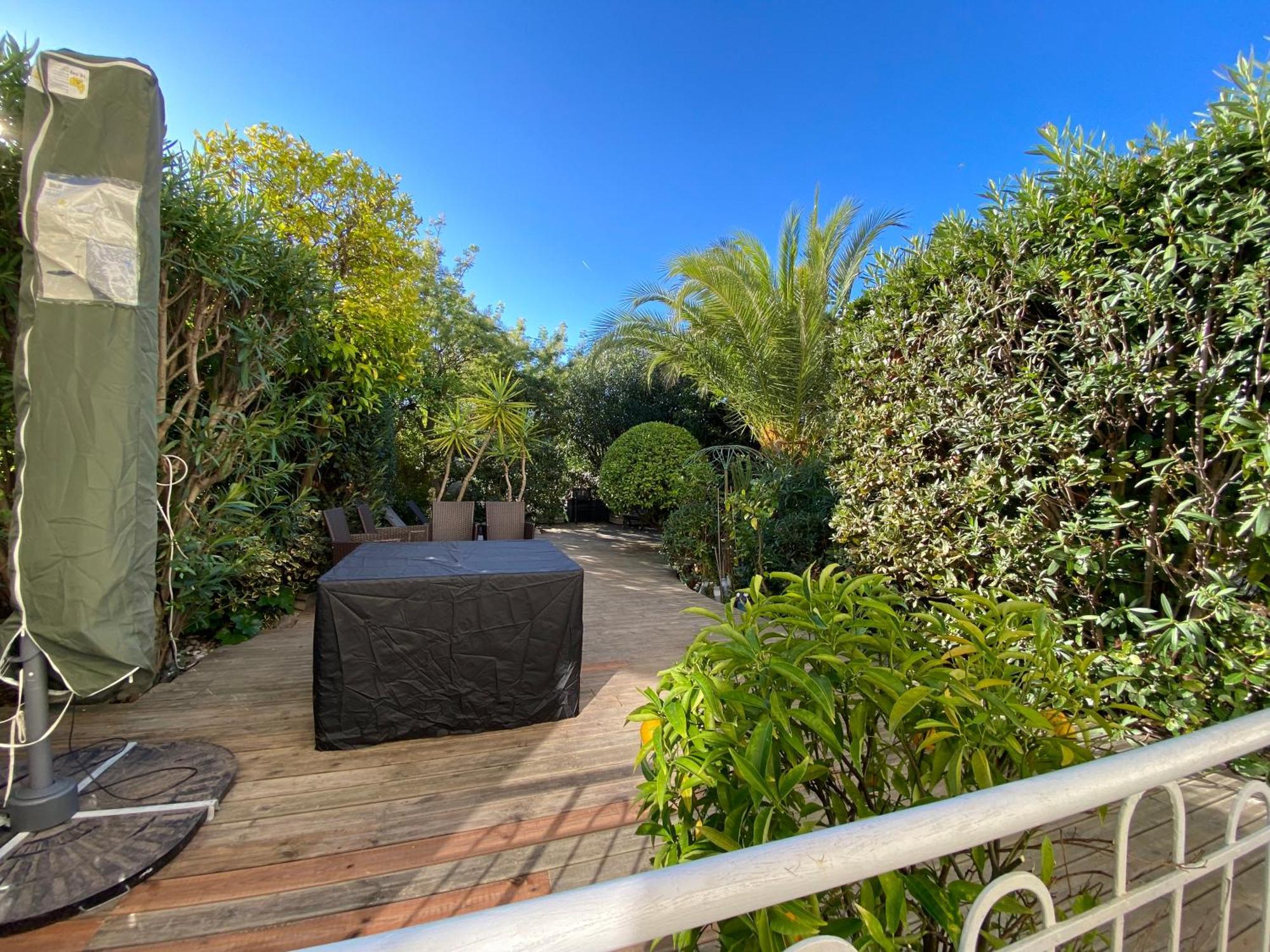 Apartamento Only 60m To The Beach, 2 Bedroom Cozy Apartment, 80m2 Big Garden, Very