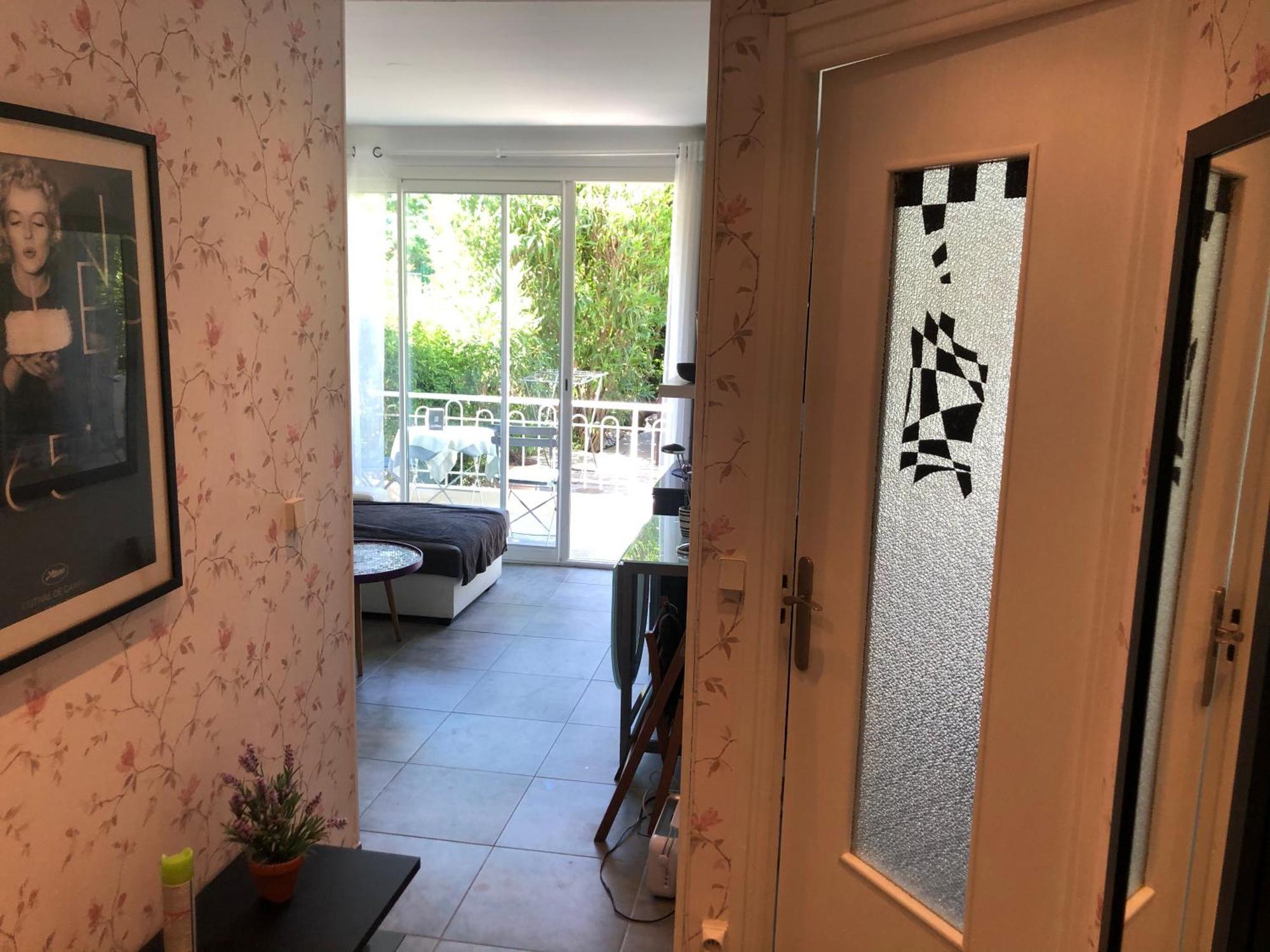 Only 60m To The Beach, 2 Bedroom Cozy Apartment, 80m2 Big Garden, Very Apartamento *
