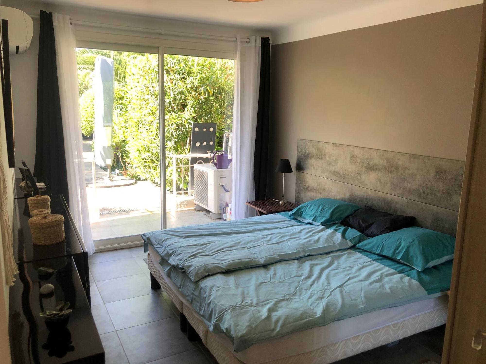 Only 60m To The Beach, 2 Bedroom Cozy Apartment, 80m2 Big Garden, Very Apartamento