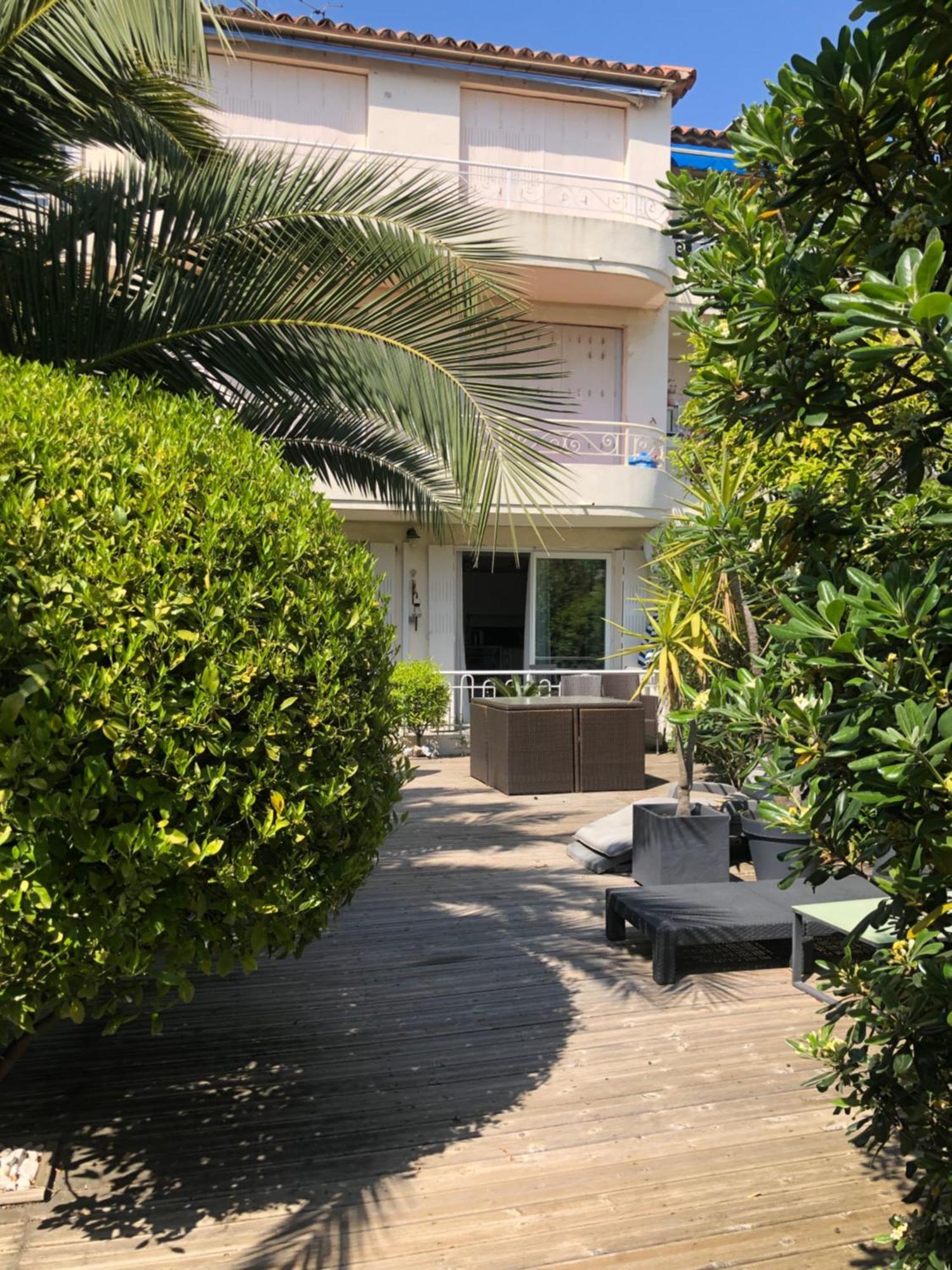 Apartamento Only 60m To The Beach, 2 Bedroom Cozy Apartment, 80m2 Big Garden, Very