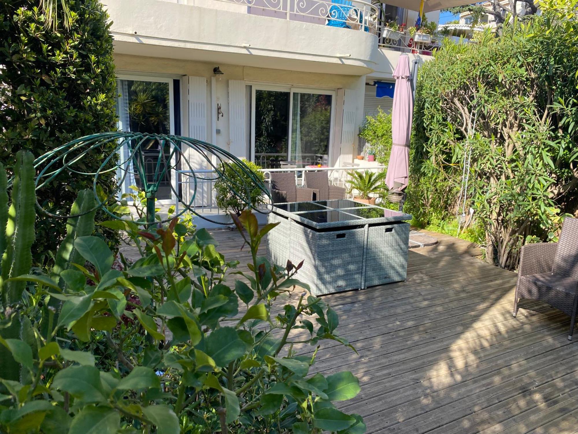 Apartamento Only 60m To The Beach, 2 Bedroom Cozy Apartment, 80m2 Big Garden, Very Cannes